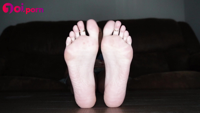 Nikki makes you worship her feet while she masturbates - MadameBrooksSinisterLatexStudio