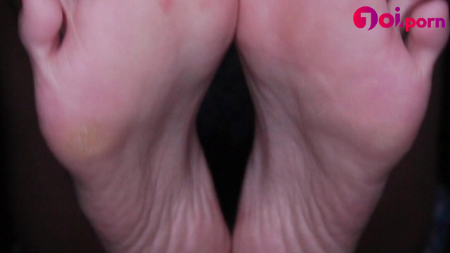 Nikki makes you worship her feet while she masturbates - MadameBrooksSinisterLatexStudio