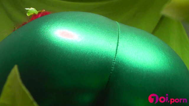 Caught Under Poison Ivy's Ass - Cosplay Fetish - Cute college gal going naughty