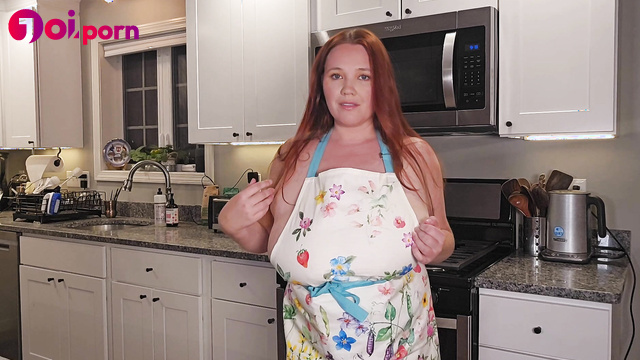 Stepmommy in naked apron teases you in kitchen - Annabelle Rogers