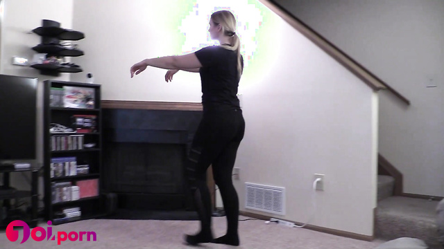 The girl was hypnotized with a magic cube and forced to obey - GG Fetish Media