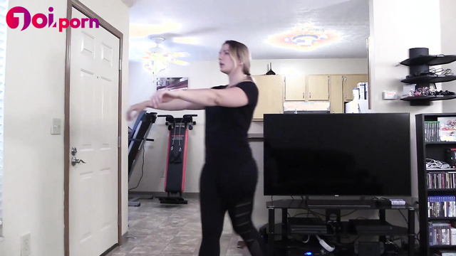 The girl was hypnotized with a magic cube and forced to obey - GG Fetish Media