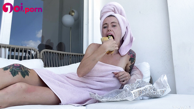 Teasing with eating fetish - MissIvyDoll
