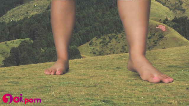 Be careful not to disturb the sleeping giantess - Astrodomina