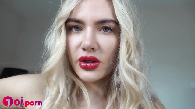 Sexy blonde seduces you with her sweet lips - Dommelia