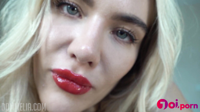 Sexy blonde seduces you with her sweet lips - Dommelia