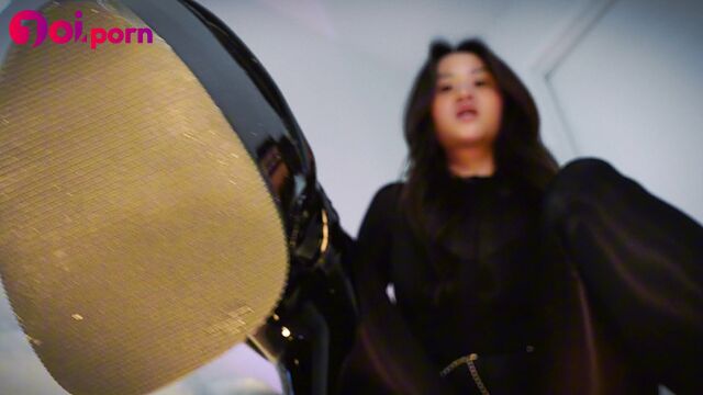 Shut your mouth and put your hands up - Kamiko Lin