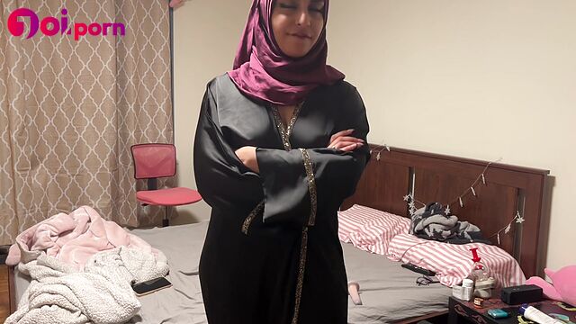 When her muslim husband is at work, she entertains you - Heavensbunny