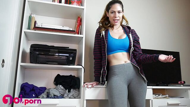 Her leggings became wet very quickly - Ashley Alban