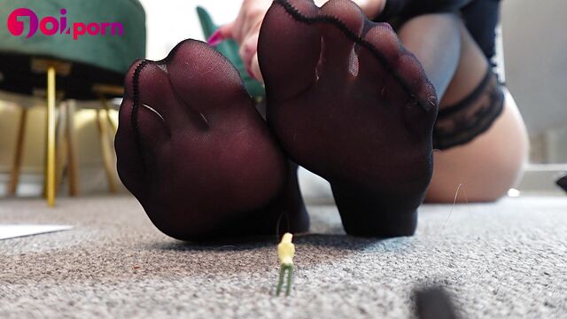 Giantess worship session, close up - MissesDiscreets