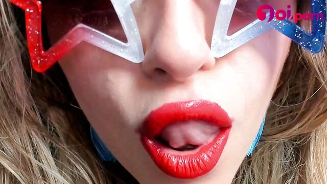 Lipstick makes funny bubbles (close up) - Petite Mercy