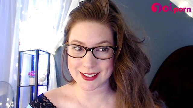 Middle-aged babe wants to have fun with you - Amber Cutie