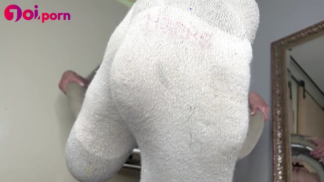 You will smell not only her bare heels but also dirty socks - PrincessVenice