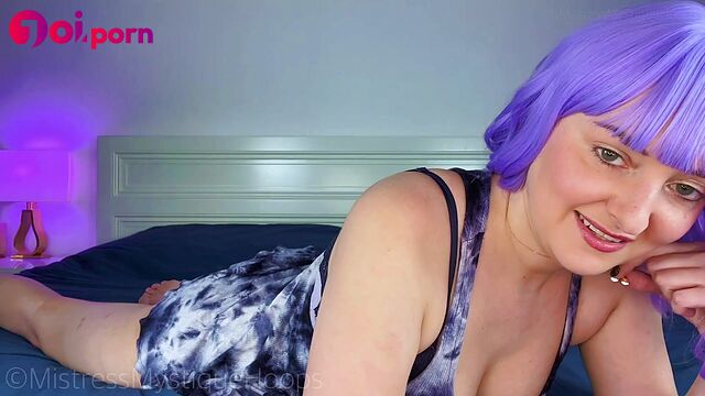 Babe would like to have fun with you on this bed - MistressMystique