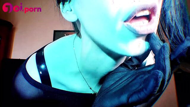 Do whatever your latex goddess says - Mistress Mia