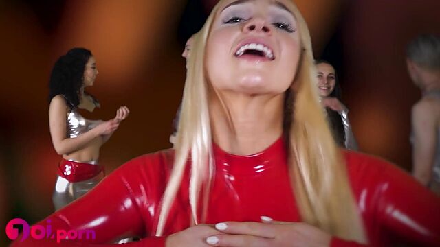 Your attractive babe needs your help - Mandy Marx